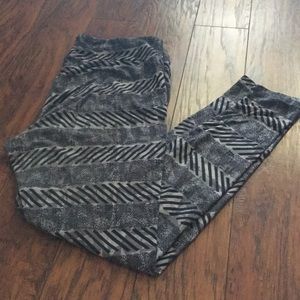Lularoe Purple/Black Women Leggings ‼️Price Firm‼️